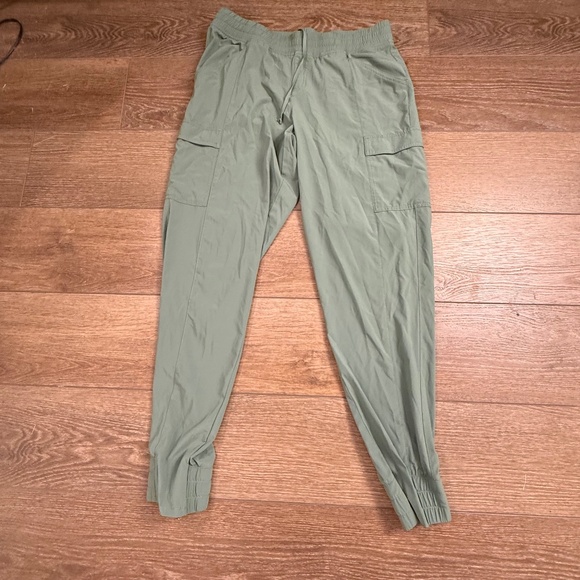 The North Face Women's Tech Sheltay Pants Joggers Olive green Sz 12 Outdoors - Picture 1 of 16